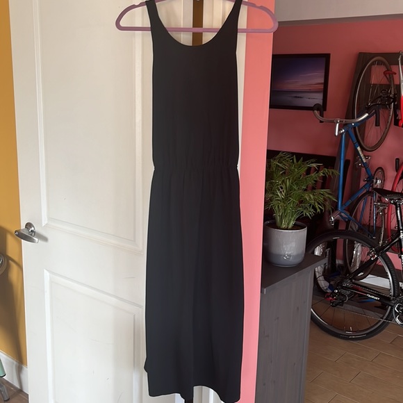 Banana Republic Racerback Active Airstrerch Midi Dress - Picture 3 of 8